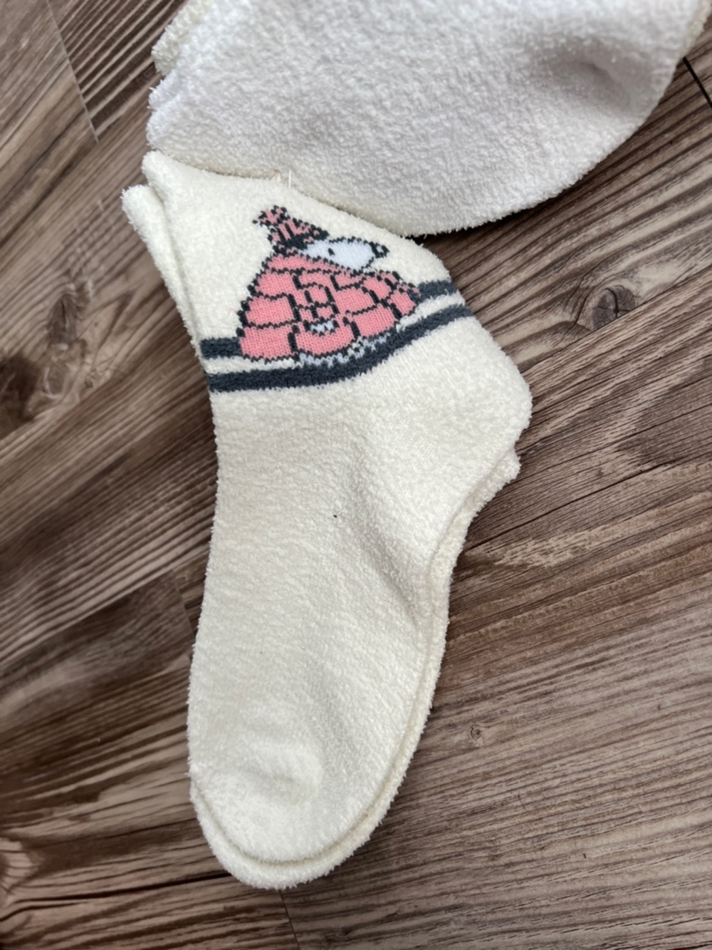 Peanuts Snoopy Chenille Quarter Crew Socks 4 Pairs Shoe Size 5-8 - Picture 9 of 9